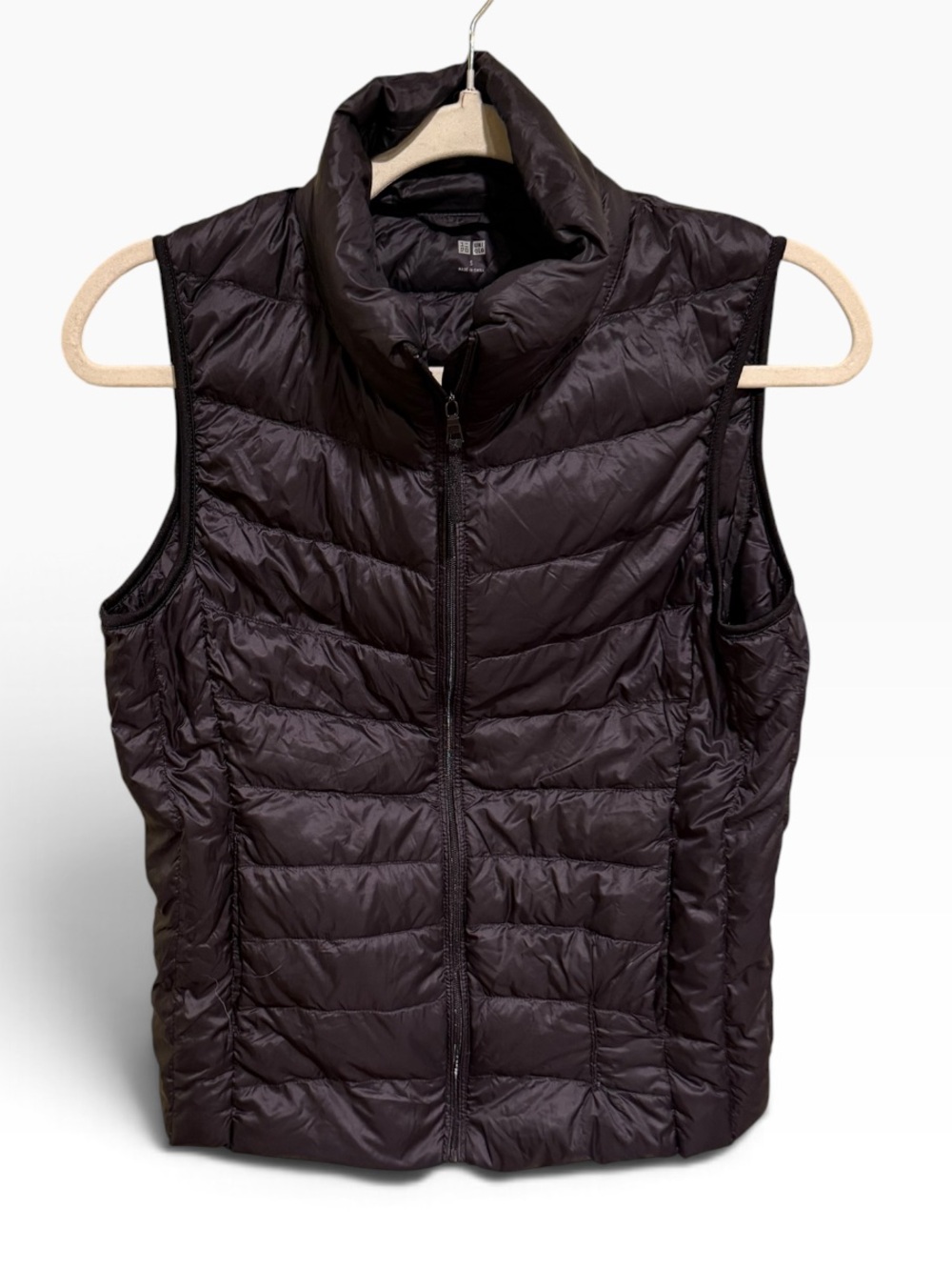 Uniqlo Women's Down Black Zip-Up Puffer Vest (small slit - priced to sell) S